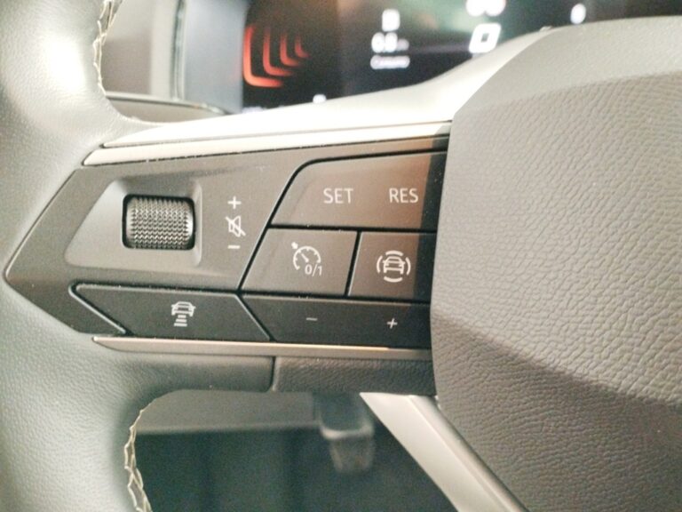 0574MYX_10_multifunction-steering-wheel-left_0_final
