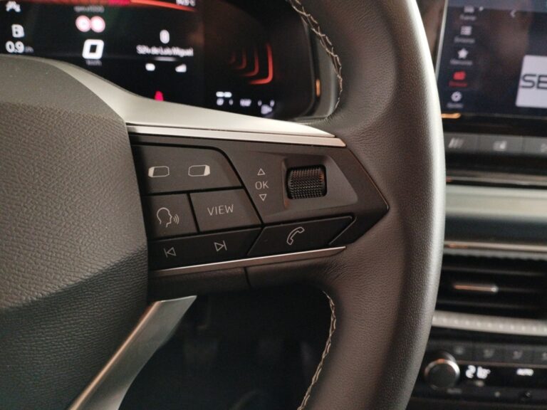 0574MYX_9_multifunction-steering-wheel-right_0_final