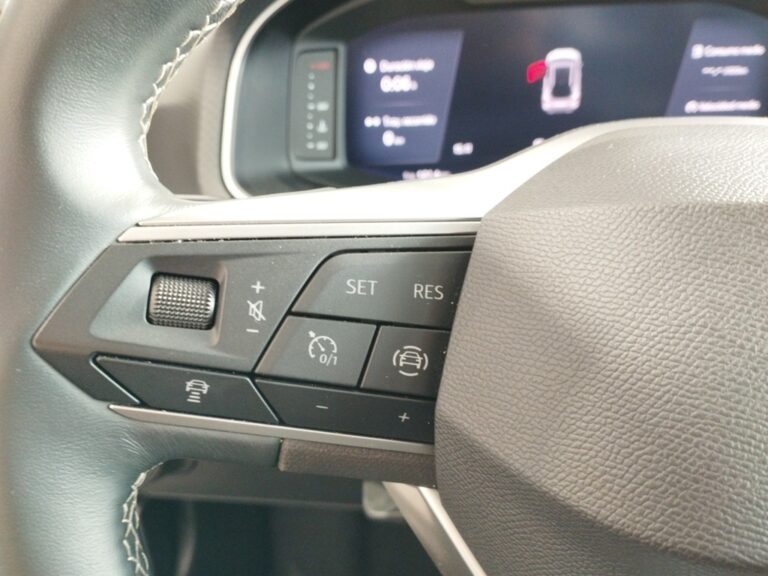 1775MPZ_10_multifunction-steering-wheel-left_0_final