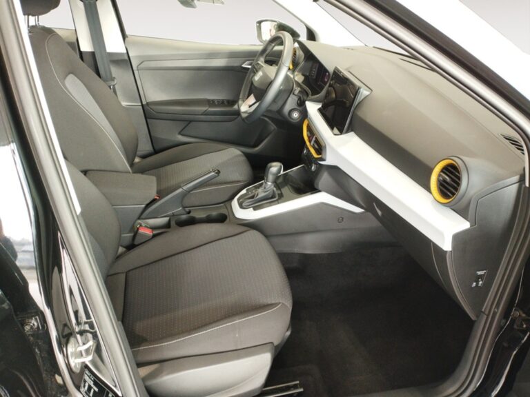1775MPZ_4_enter-codriver-driver_0_final