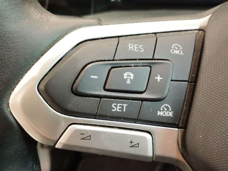 7859MYW_10_multifunction-steering-wheel-left_0_final