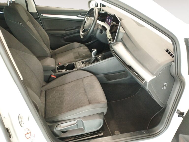 7859MYW_4_enter-codriver-driver_0_final