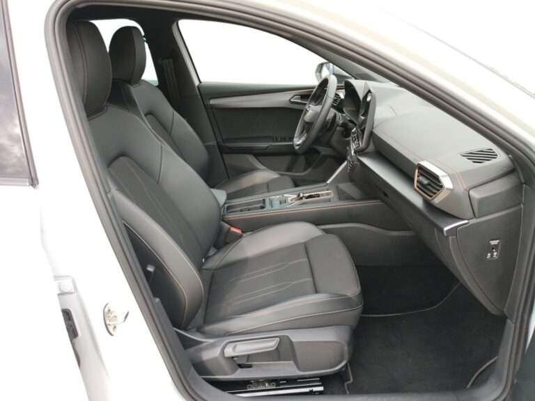 0862MWL_4_enter-codriver-driver_0_final