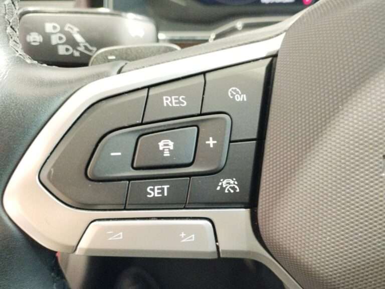 5584LZH_10_multifunction-steering-wheel-left_0_final