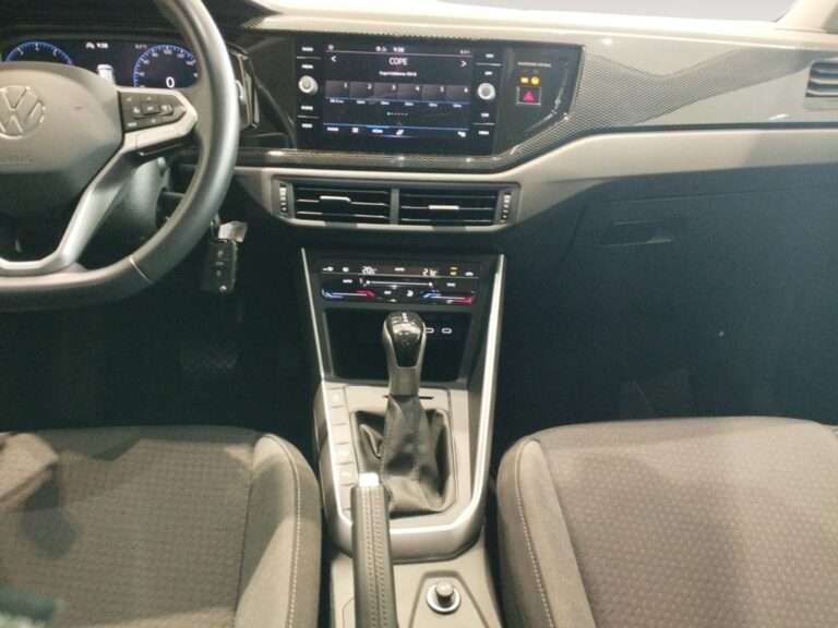 5584LZH_19_center-console-down_0_final