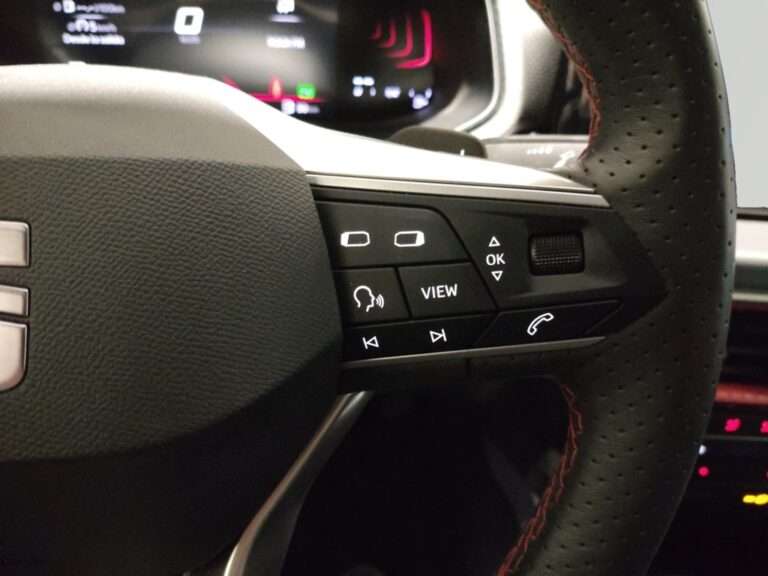 6887MVB_9_multifunction-steering-wheel-right_0_final