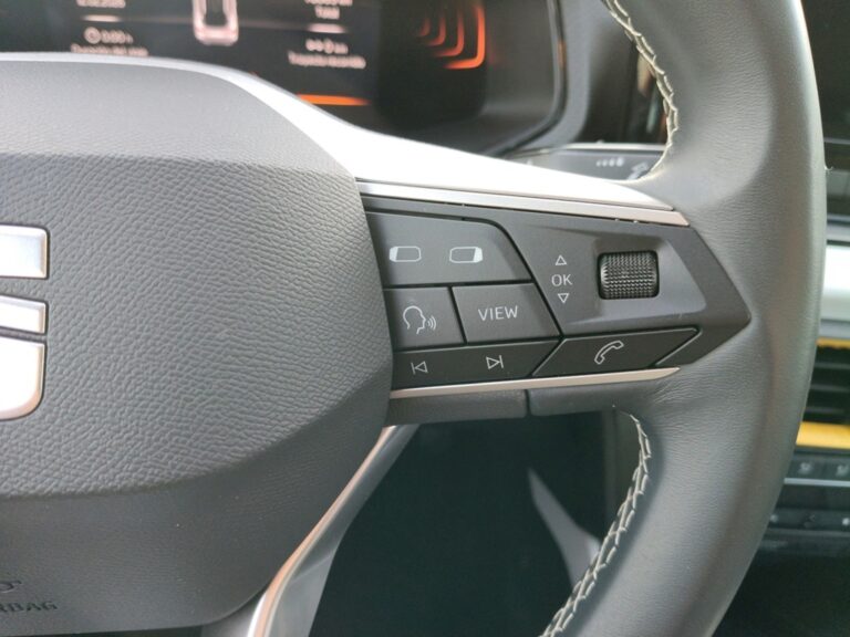 1366MYJ_9_multifunction-steering-wheel-right_0_final