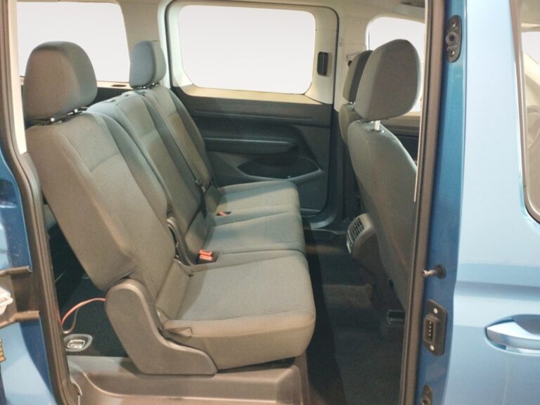 2784MZM_5_rear-row-right_0_final
