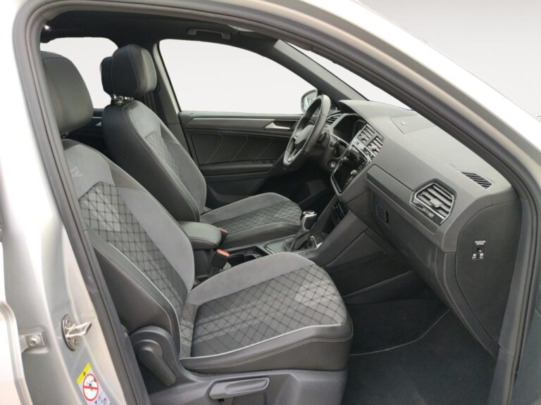 3391MGL_4_enter-codriver-driver_0_final