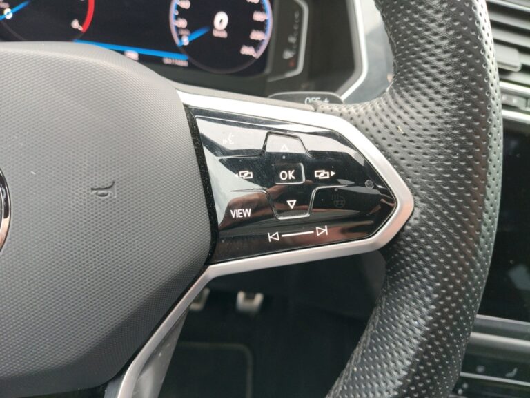 3391MGL_9_multifunction-steering-wheel-right_0_final