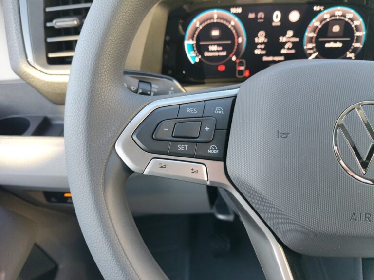 5257NHB_10_multifunction-steering-wheel-left_0_final