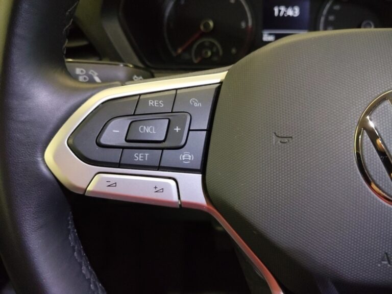 7826MHR_10_multifunction-steering-wheel-left_0_final