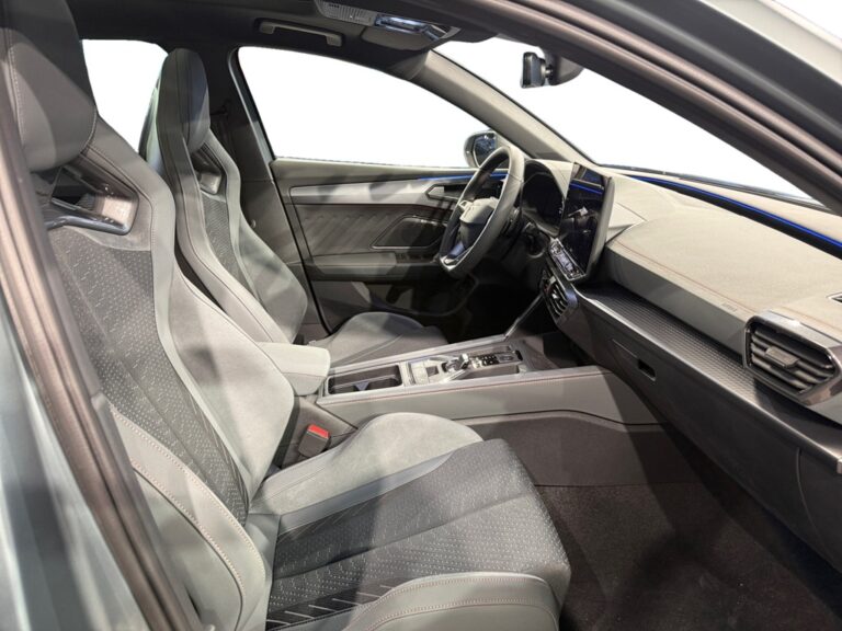 2196NJP_4_enter-codriver-driver_0_final