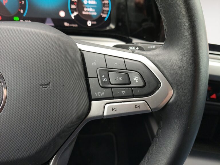 3445MSF_9_multifunction-steering-wheel-right_0_final