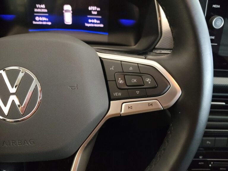 3682MRN_9_multifunction-steering-wheel-right_0_final