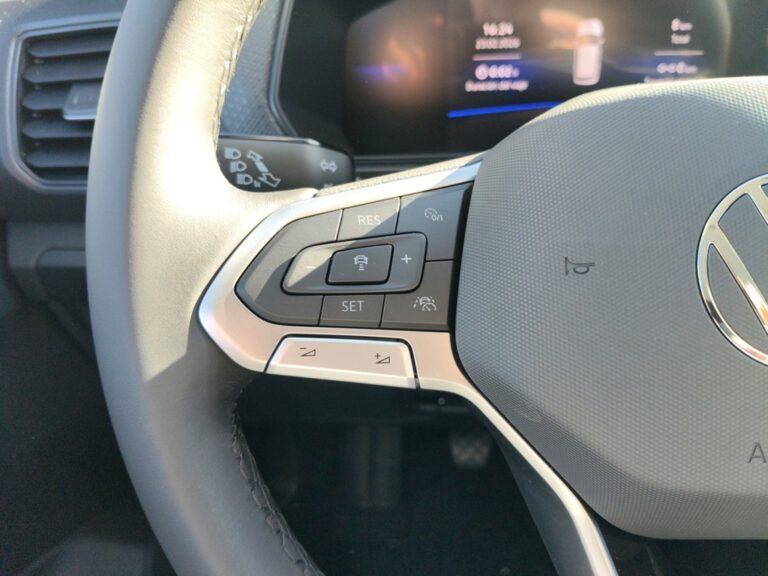 4463NHW_10_multifunction-steering-wheel-left_0_final