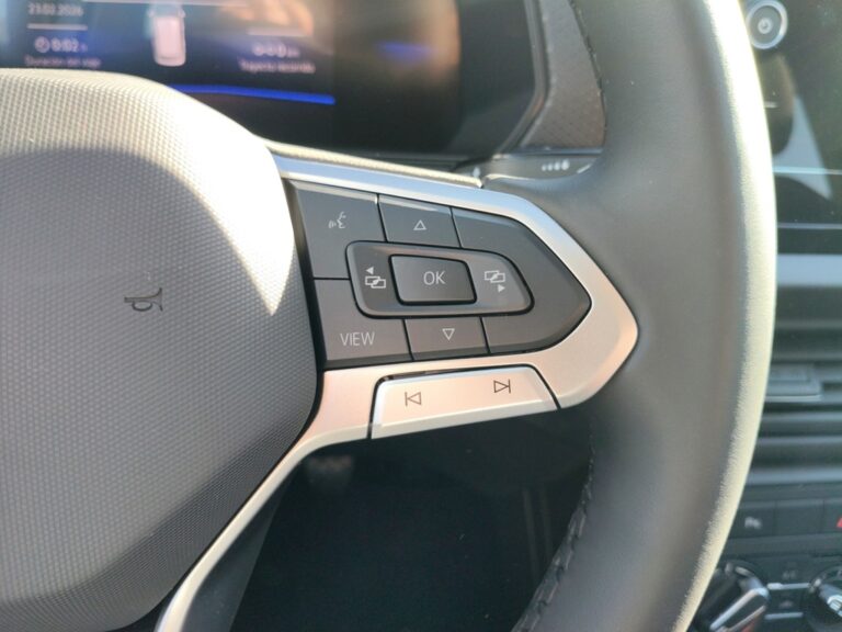 4463NHW_9_multifunction-steering-wheel-right_0_final