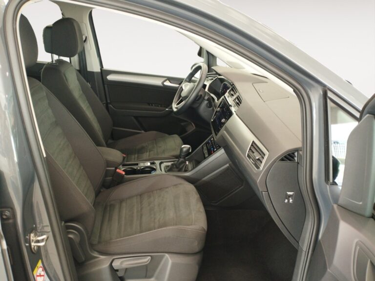 5904NBJ_4_enter-codriver-driver_0_final