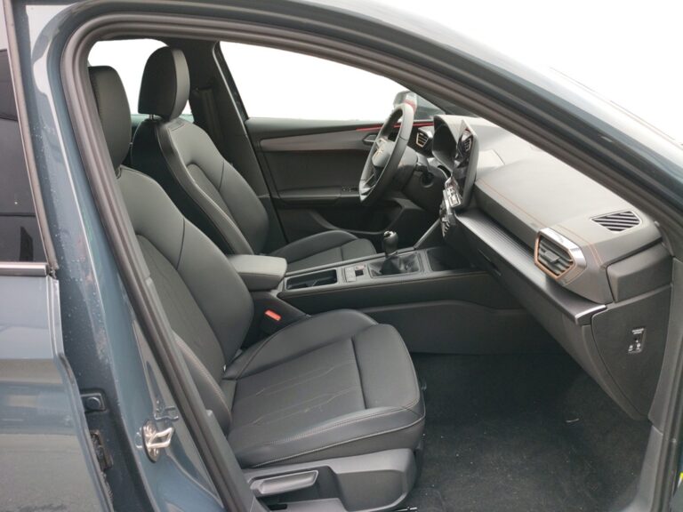 7654NHB_4_enter-codriver-driver_0_final