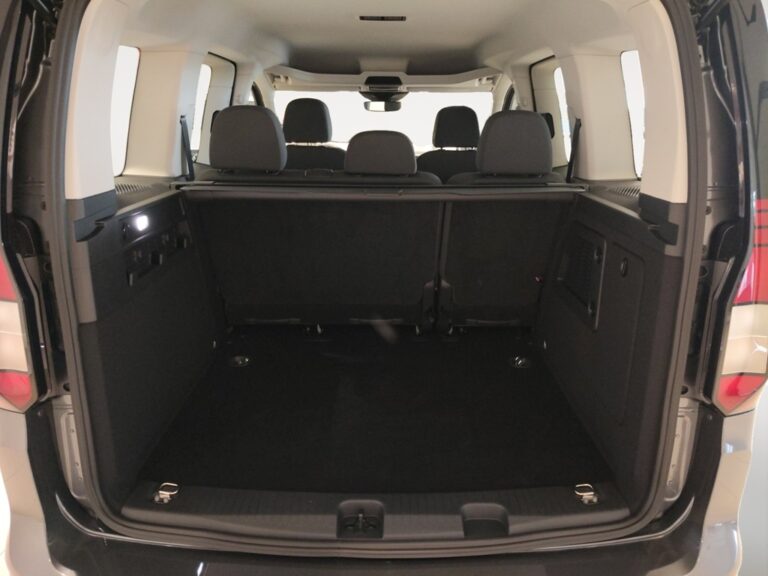 2084NJR_6_trunk-straight_0_final