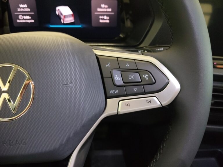 2084NJR_9_multifunction-steering-wheel-right_0_final