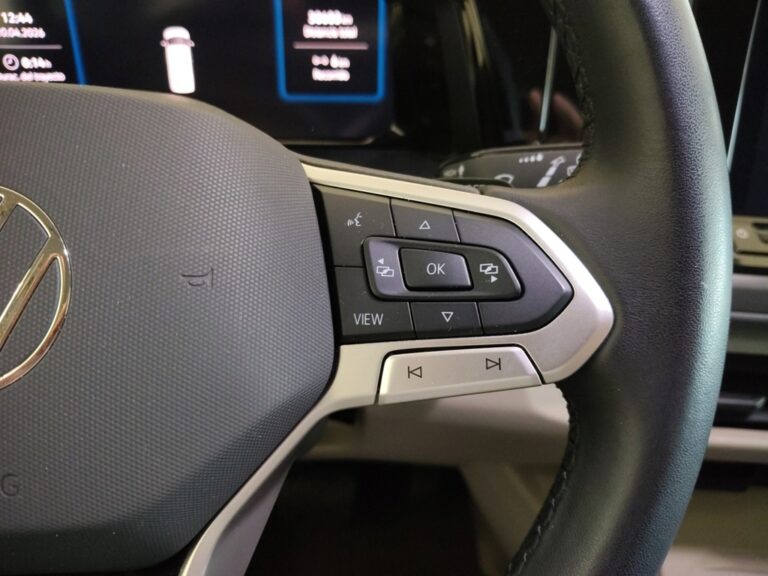 7120NBB_9_multifunction-steering-wheel-right_0_final