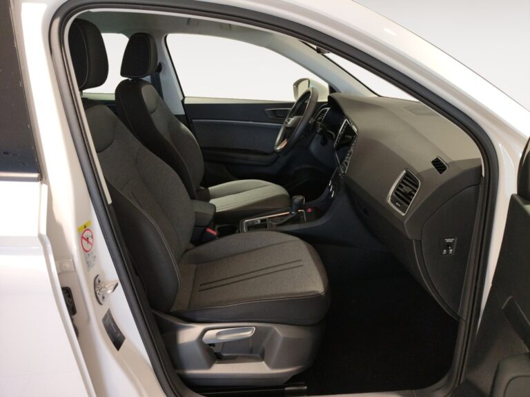 7211NDG_4_enter-codriver-driver_0_final