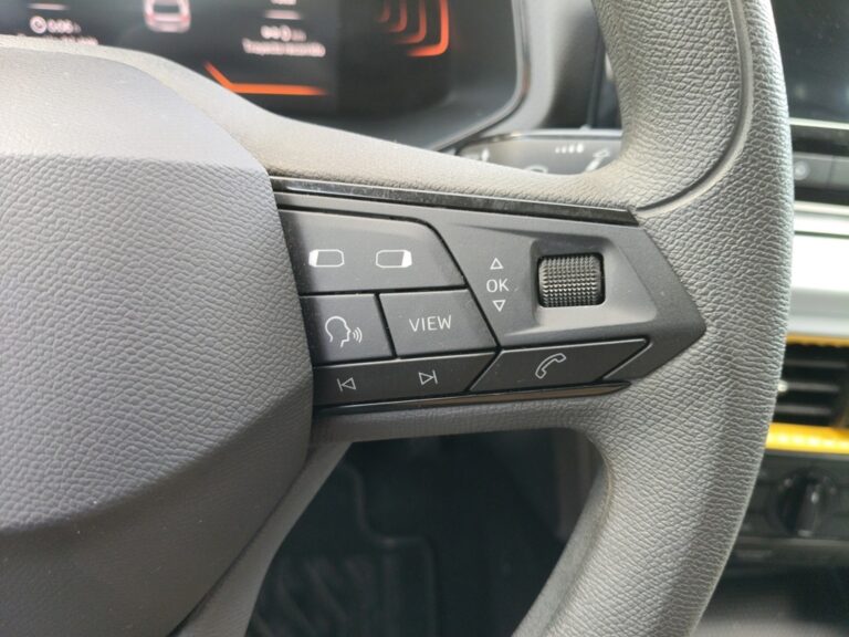 8306MGV_9_multifunction-steering-wheel-right_0_final