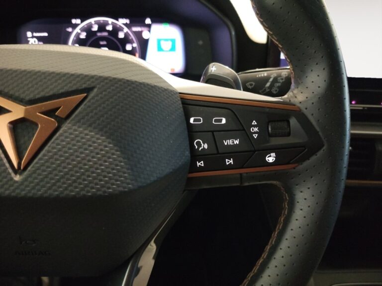 0902MHW_9_multifunction-steering-wheel-right_0_final