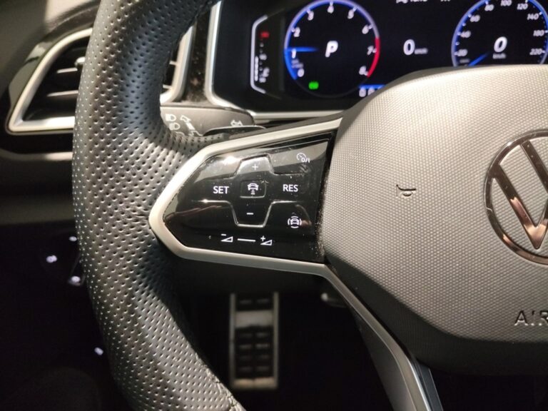 2343LYT_10_multifunction-steering-wheel-left_0_final