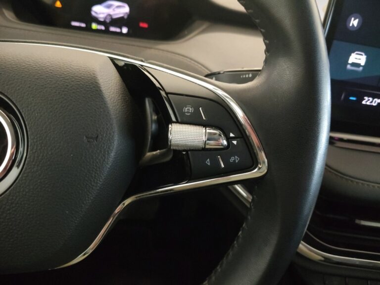 2430MFL_9_multifunction-steering-wheel-right_0_final