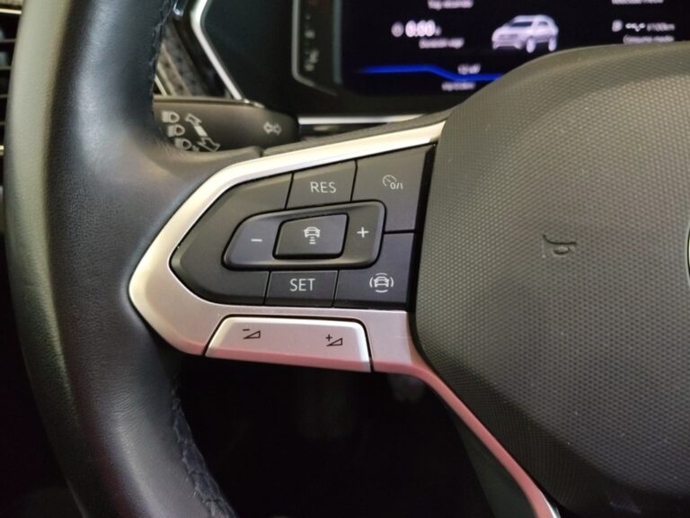 3590LYX_10_multifunction-steering-wheel-left_0_final