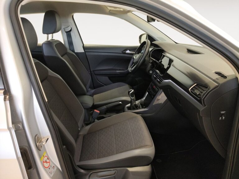 3590LYX_4_enter-codriver-driver_0_final