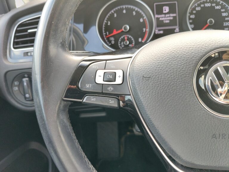 4526LJZ_10_multifunction-steering-wheel-left_0_final