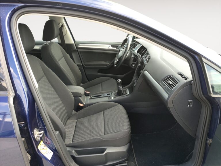4526LJZ_4_enter-codriver-driver_0_final