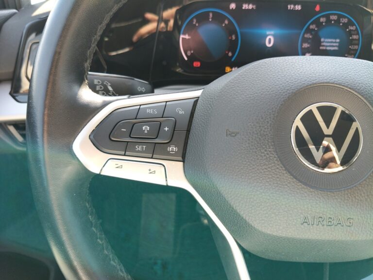 4833LYP_10_multifunction-steering-wheel-left_0_final