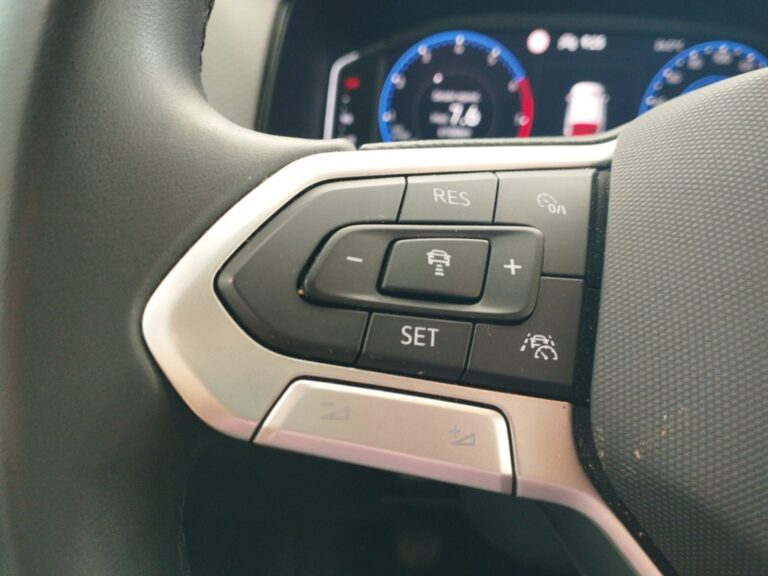 4917MZS_10_multifunction-steering-wheel-left_0_final