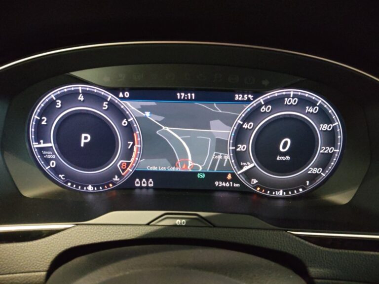 4961KWX_8_steering-wheel-drive_0_final