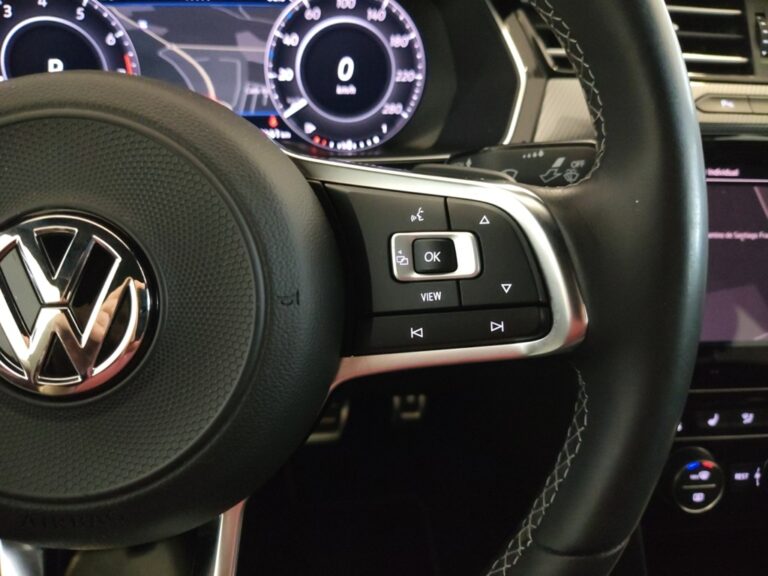 4961KWX_9_multifunction-steering-wheel-right_0_final