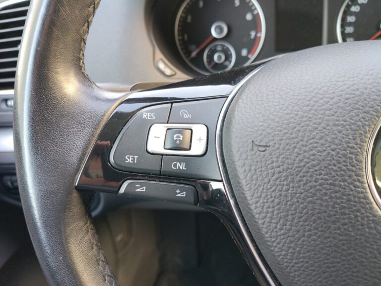 5441LNW_10_multifunction-steering-wheel-left_0_final