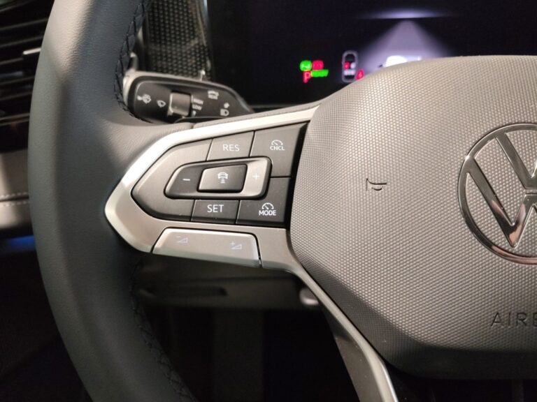 6153NNS_10_multifunction-steering-wheel-left_0_final