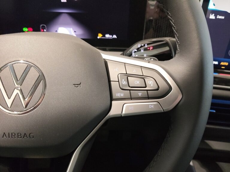 6153NNS_9_multifunction-steering-wheel-right_0_final