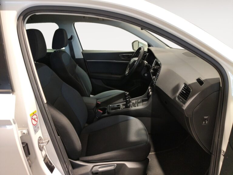 6282LDY_4_enter-codriver-driver_0_final
