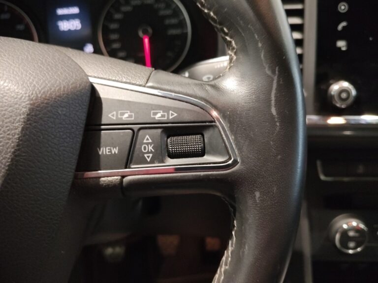 6282LDY_9_multifunction-steering-wheel-right_0_final