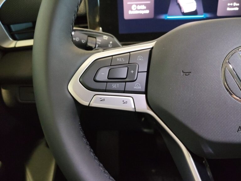 6282NNS_10_multifunction-steering-wheel-left_0_final