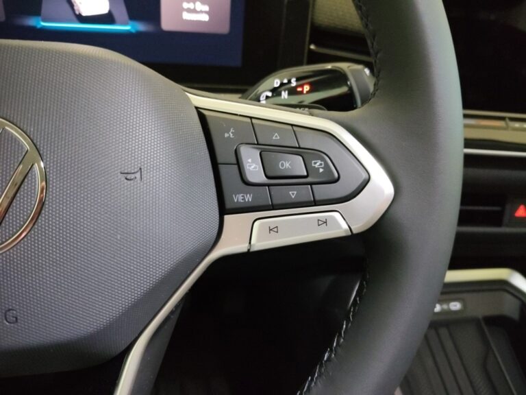 6282NNS_9_multifunction-steering-wheel-right_0_final