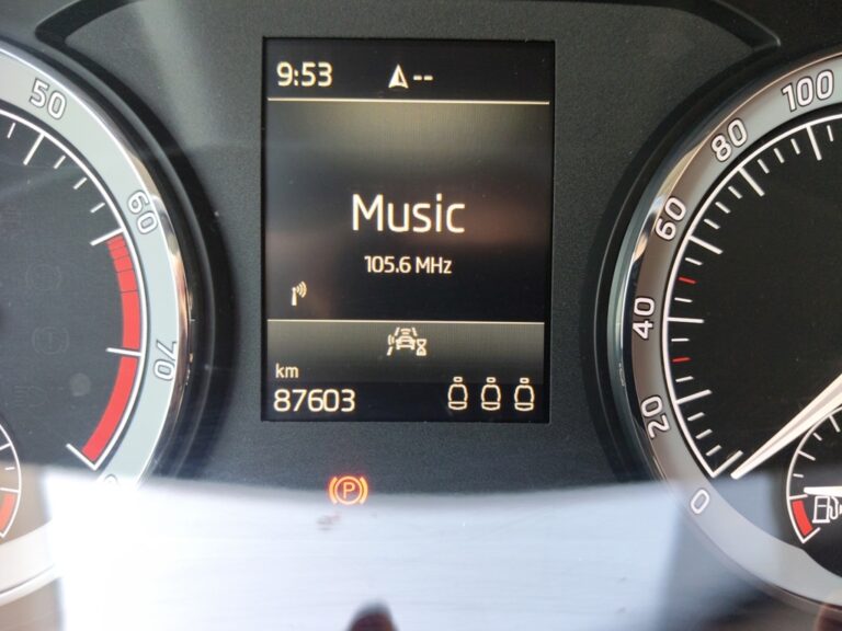 7593LPS_8_steering-wheel-drive_0_final