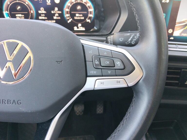 7830MZF_9_multifunction-steering-wheel-right_0_final