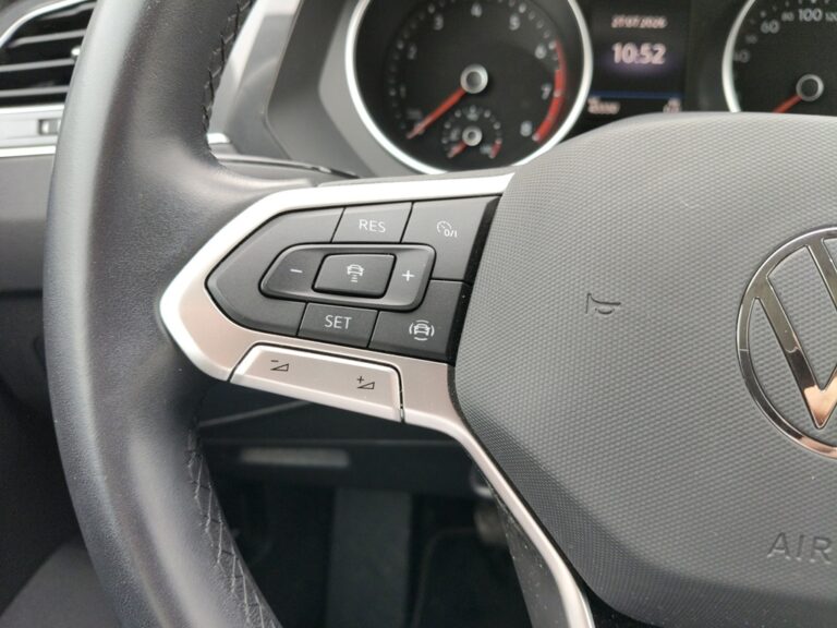 9199LZT_10_multifunction-steering-wheel-left_0_final