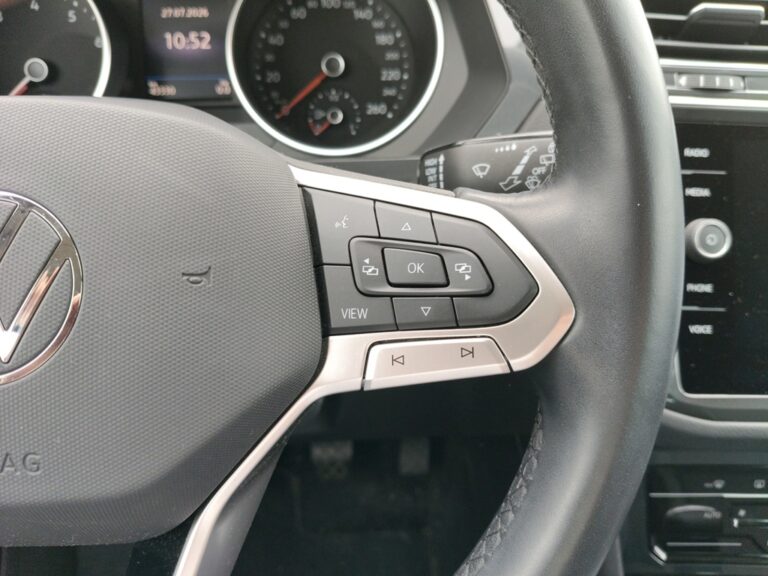 9199LZT_9_multifunction-steering-wheel-right_0_final